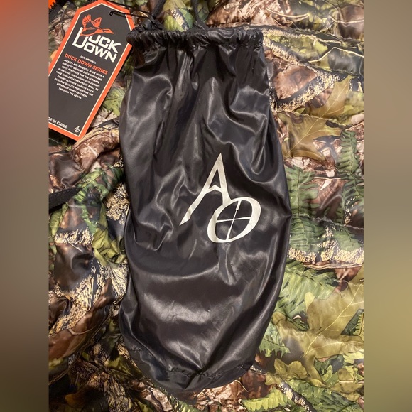 The American Outdoorsman Duck Down Reversible Jacket with Pouch - Picture 4 of 7